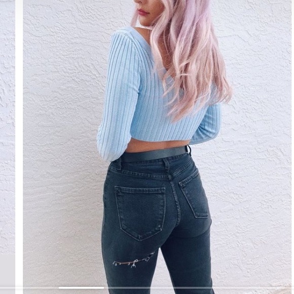 Crop Top, Sweater. - Picture 2 of 4